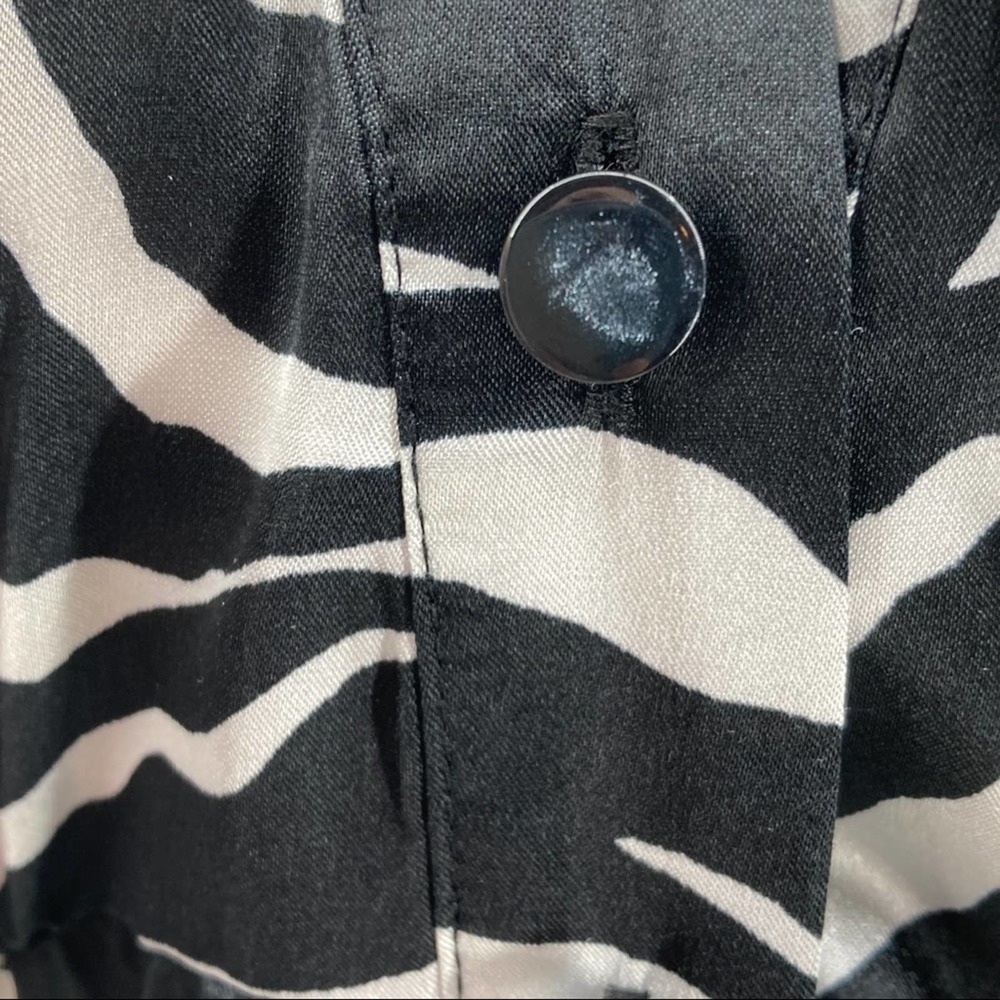 Guess Jeans Zebra Print Silky Short Sleeve Button Front Ruched Collared Blouse - Picture 12 of 14